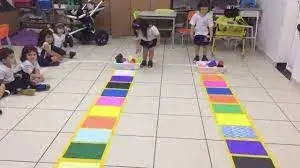 Atividades-para-crianças-com-autismo-para-imprimir-Corrida-das-Cores